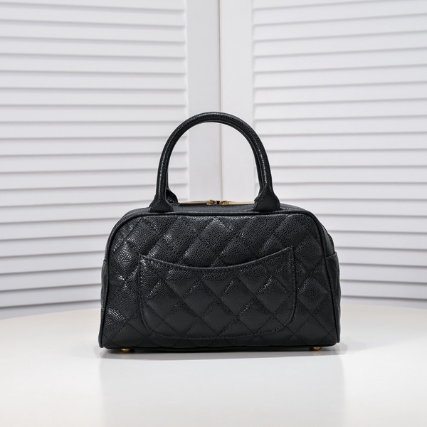 シャネルバッグ側面デザイン